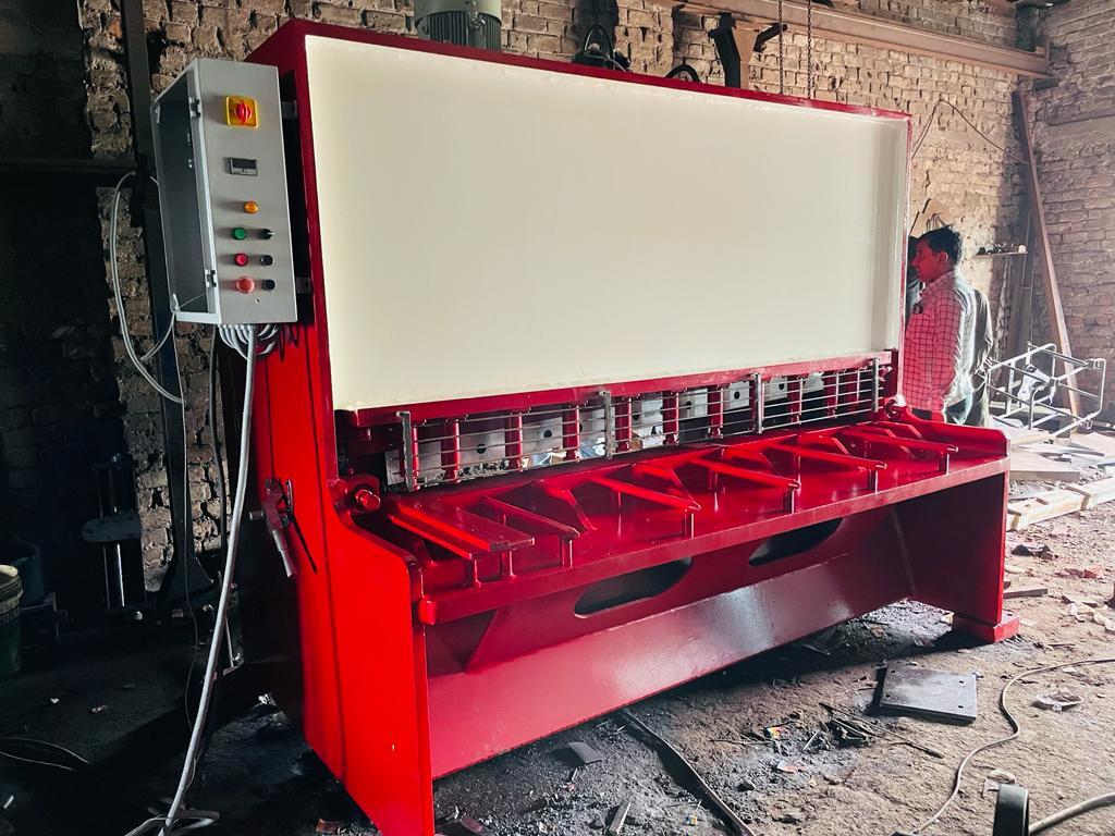 Hydraulic Shearing Machine - Heavy-duty Design | Non-cnc Operated Efficiency And Precision
