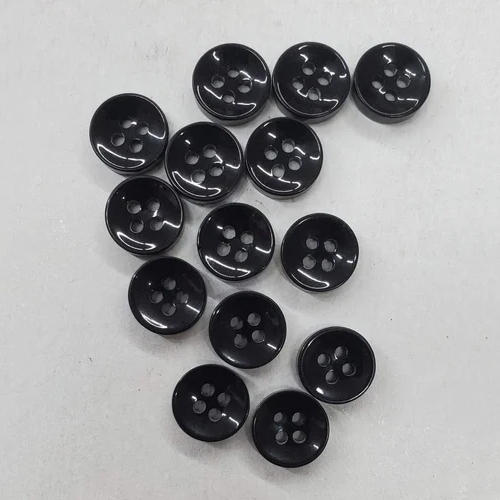 ब्लैक पॉलीस्टर लीकर बटन