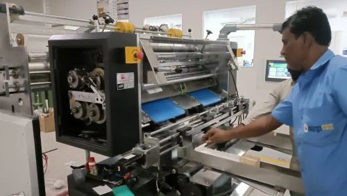 गौज स्वाब बनाने की मशीन