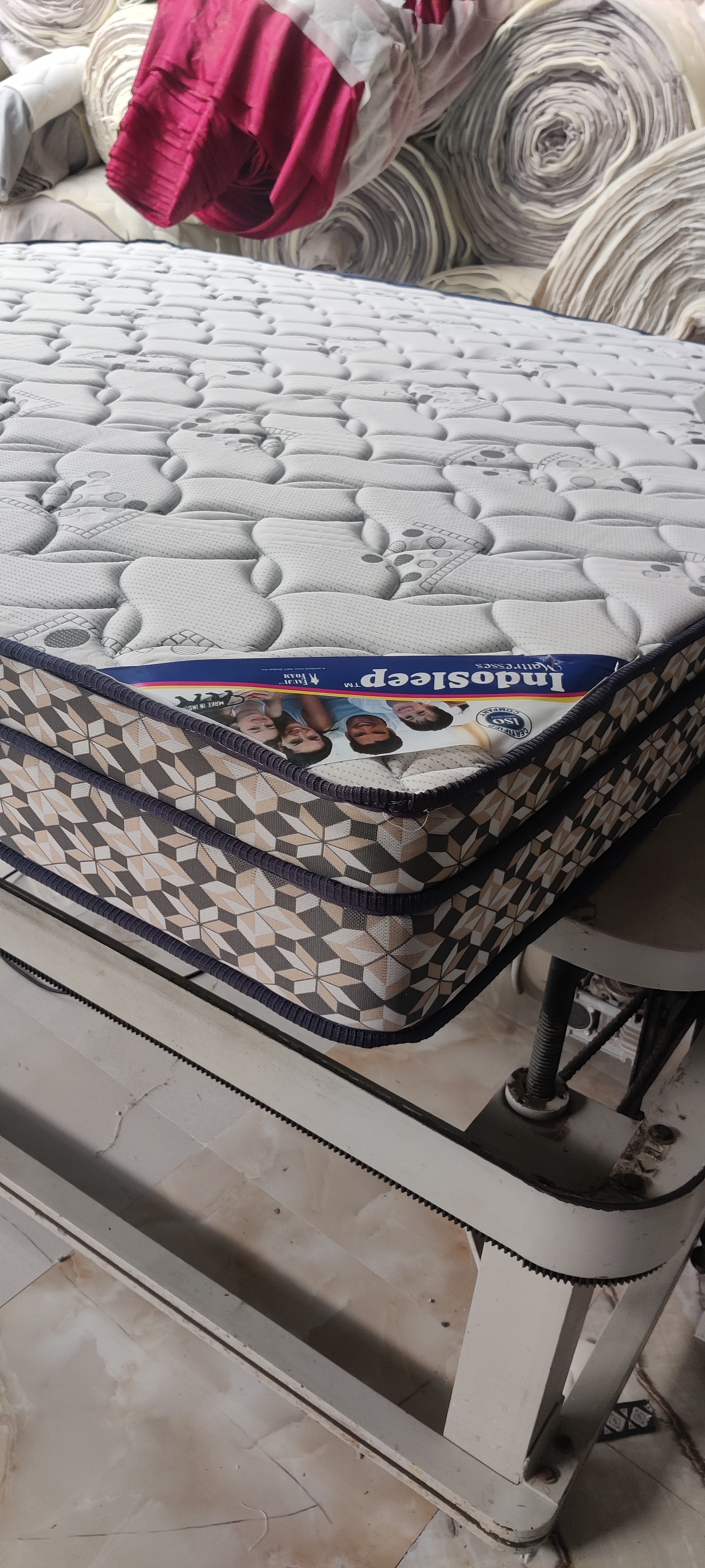 Memory Foam Mattress - 7 Inch Thick, Ultra Soft, Jacquard Knitted Cotton Fabric, Single Size, White
