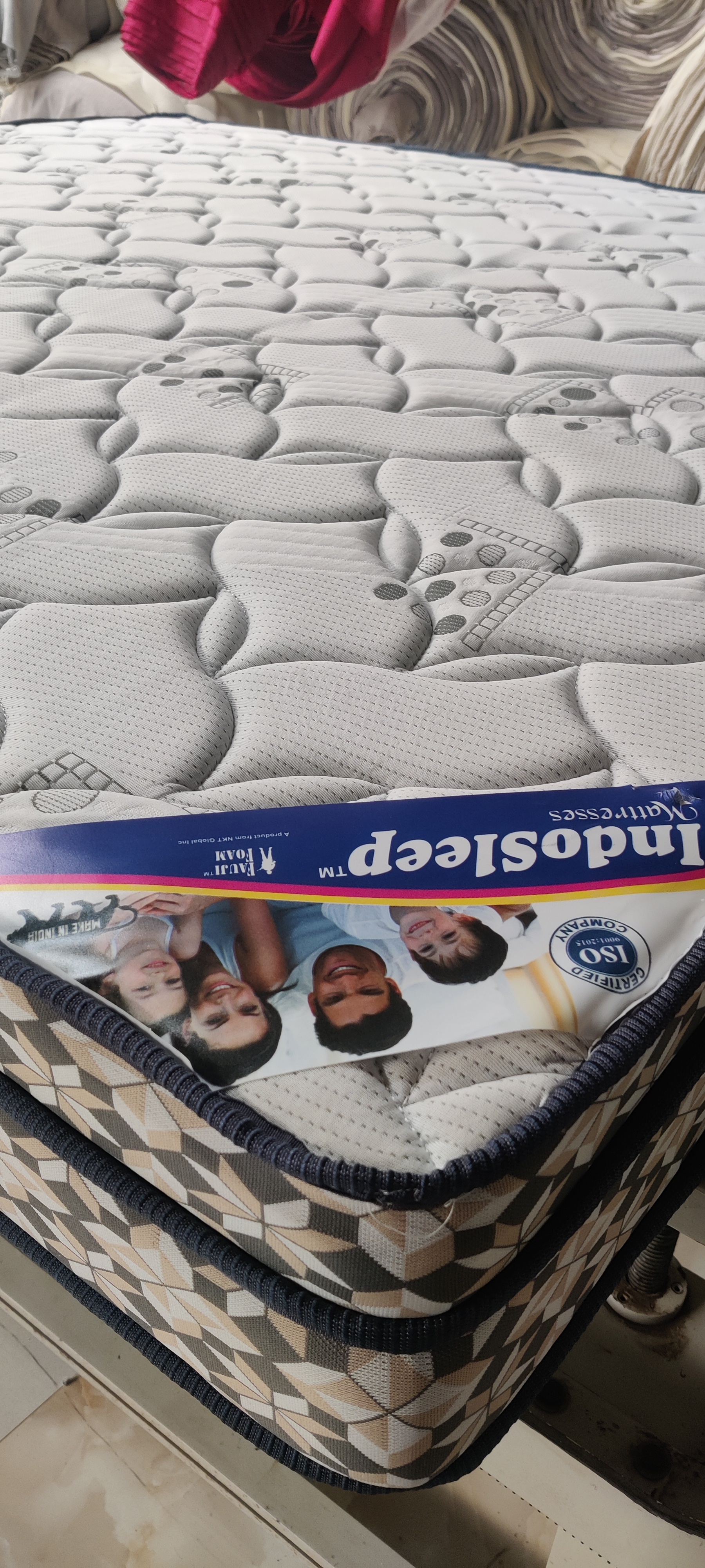 Memory Foam Mattress - 7 Inch Thick, Ultra Soft, Jacquard Knitted Cotton Fabric, Single Size, White
