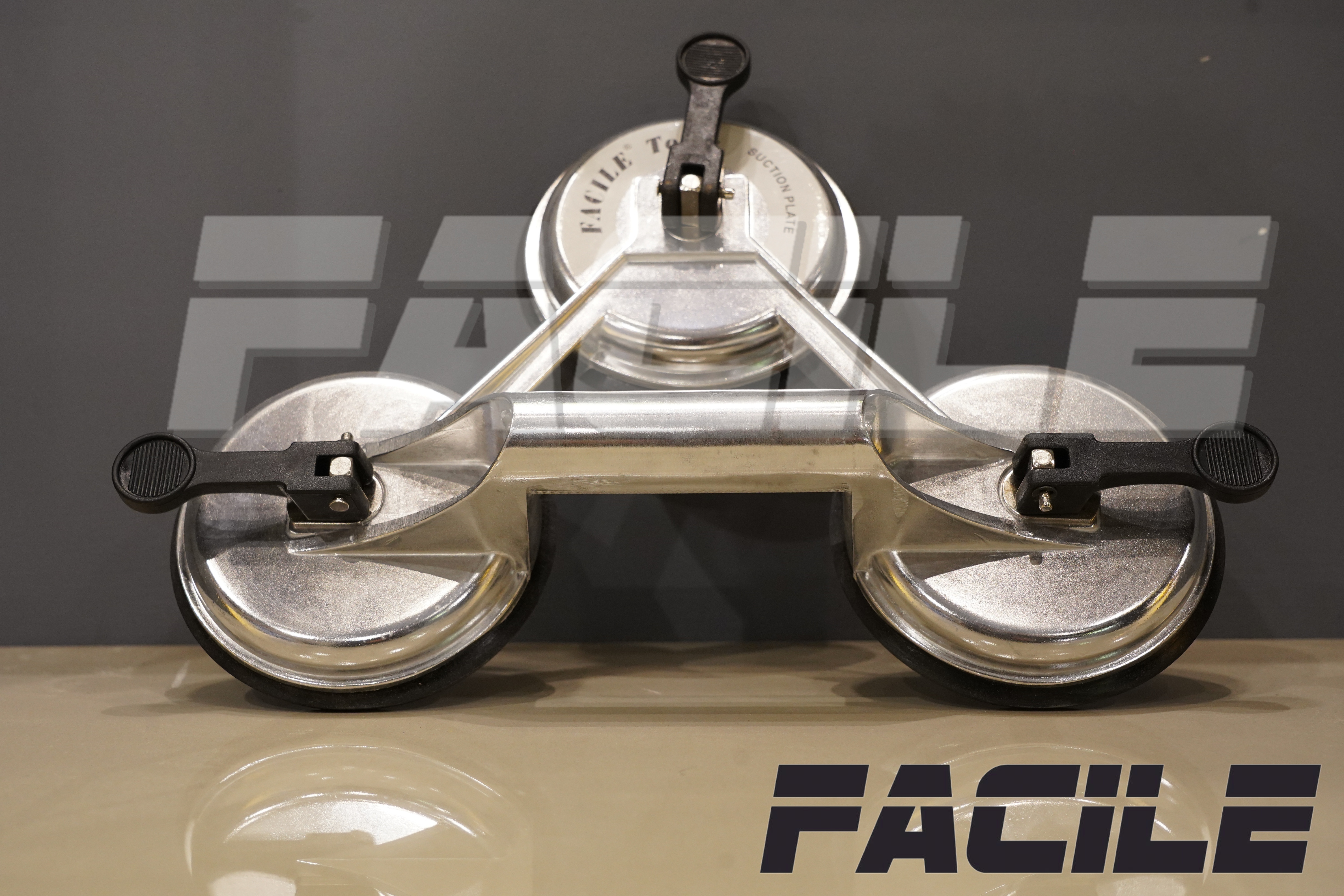 Triple Suction Pad - Handle Material: Aluminum