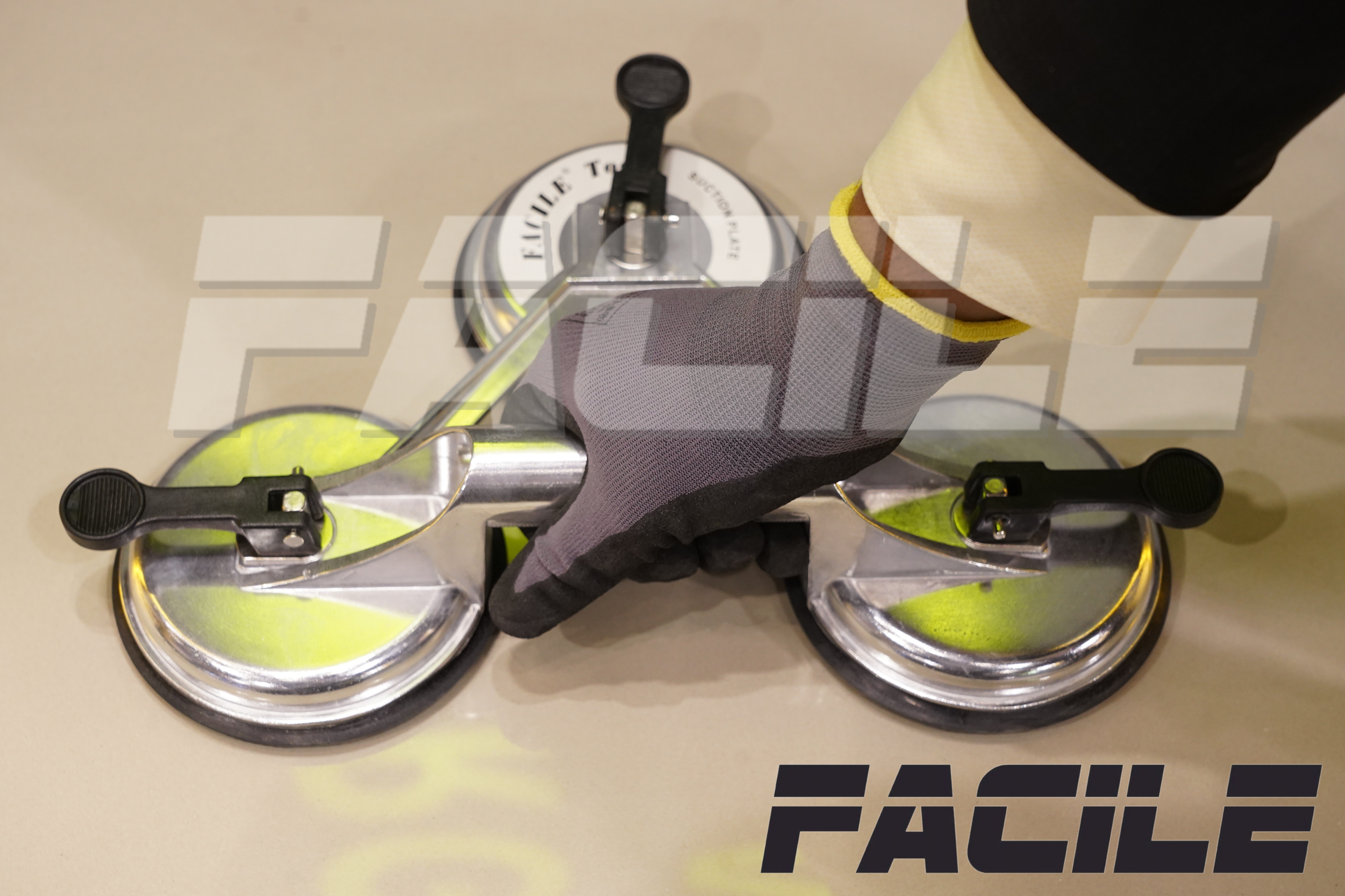 Triple Suction Pad - Handle Material: Aluminum