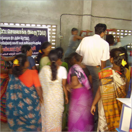 हमारी निर्माण टीम