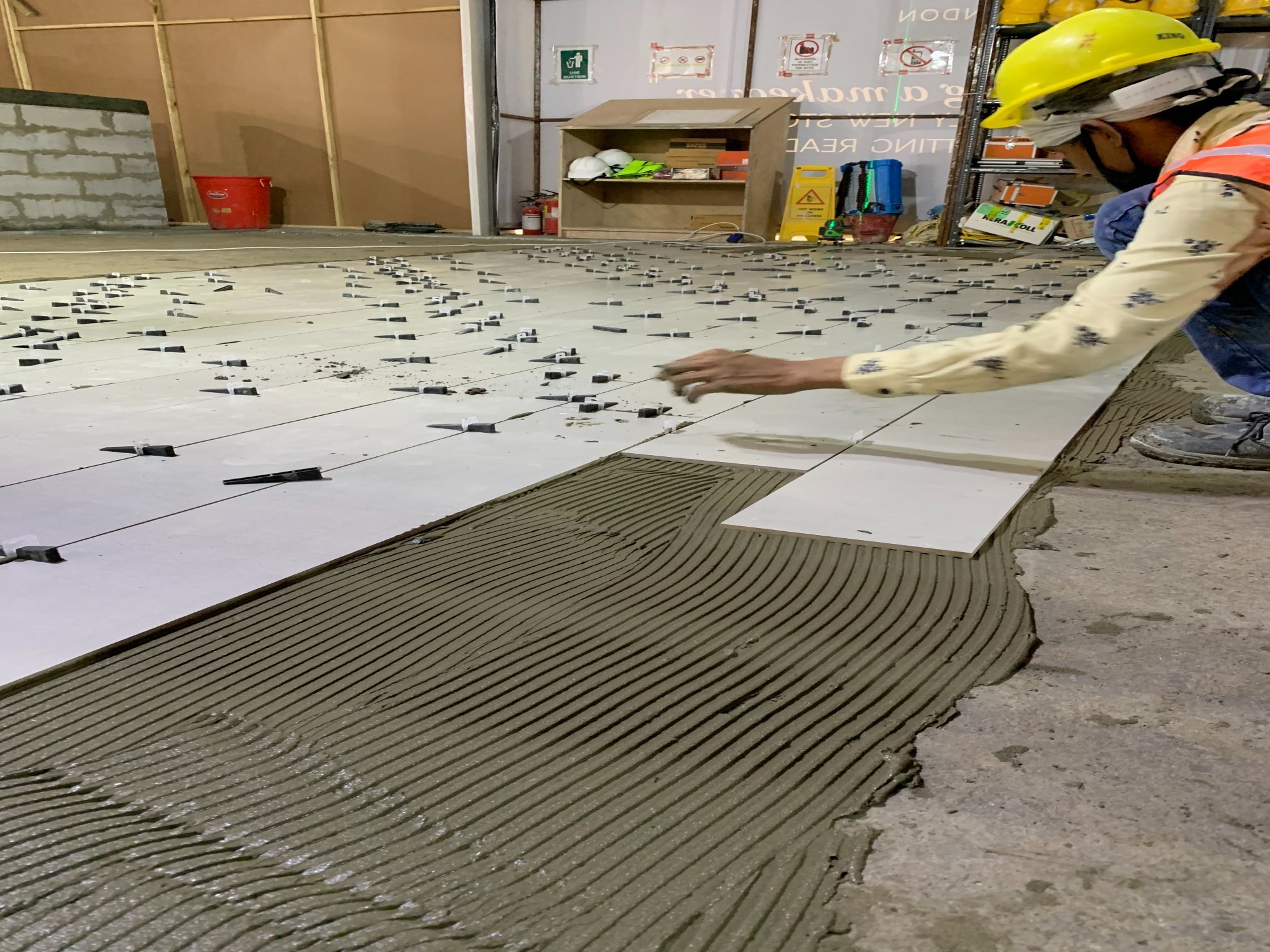 Black Facile( R) Tile Leveling System Wedges Small