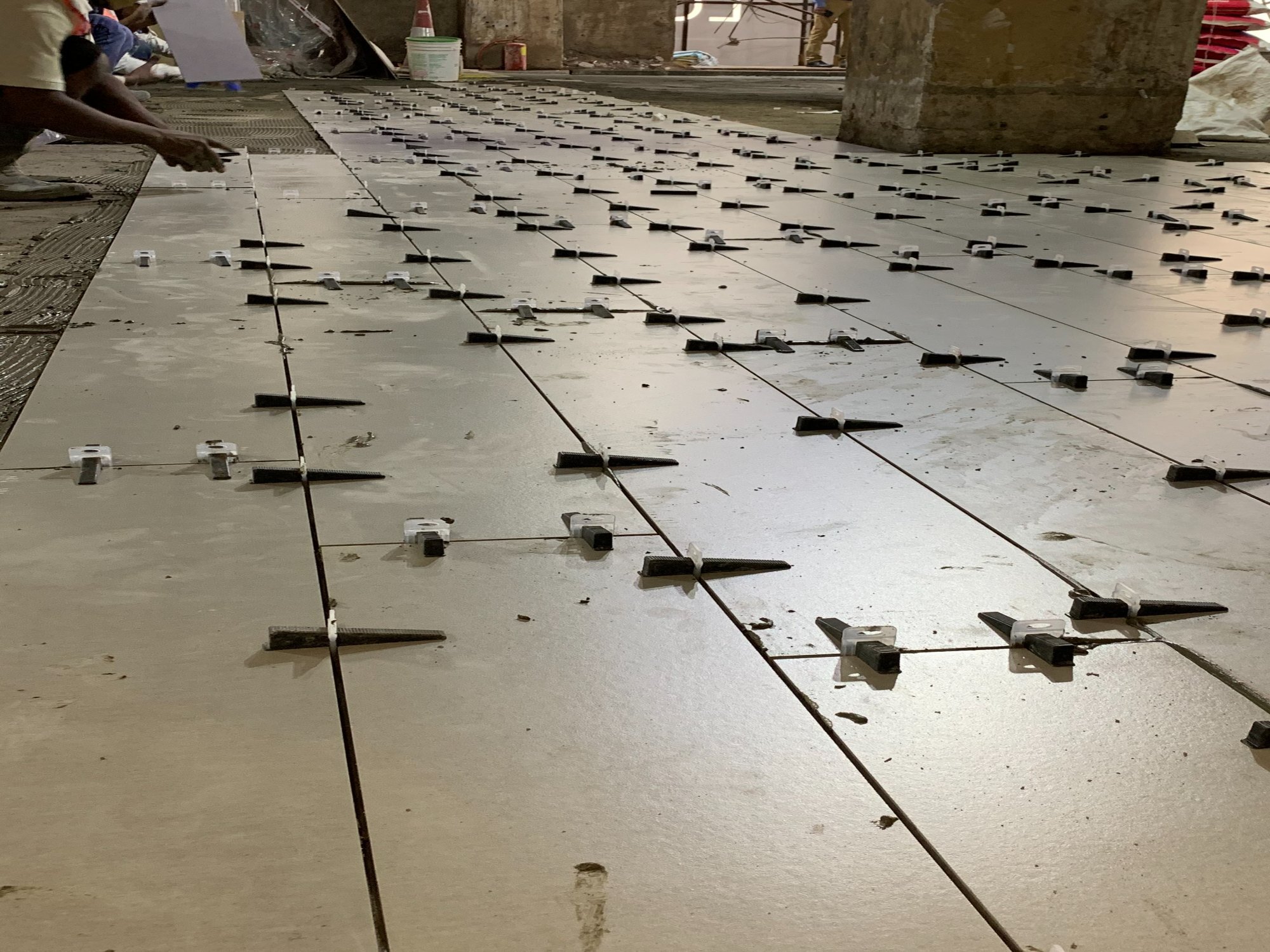 Black Facile( R) Tile Leveling System Wedges Small