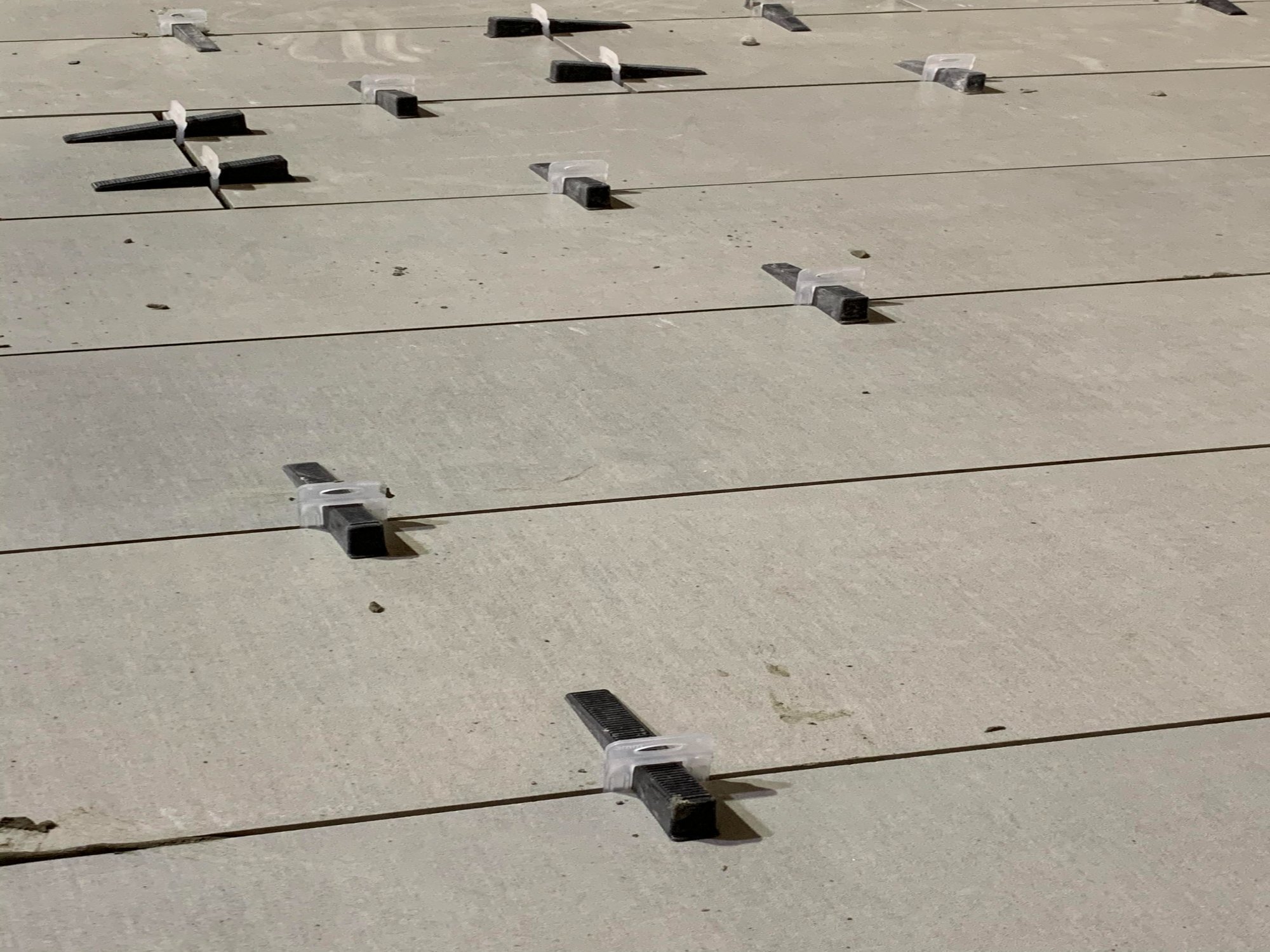 Black Facile( R) Tile Leveling System Wedges Small