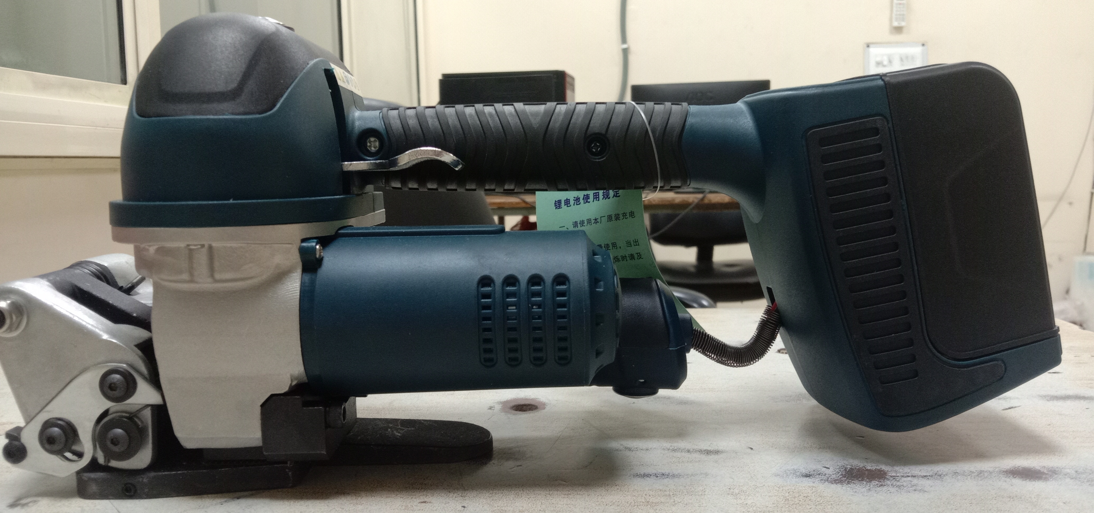 Battery Operated Strapping Machine - Automatic Grade: Semi-automatic
