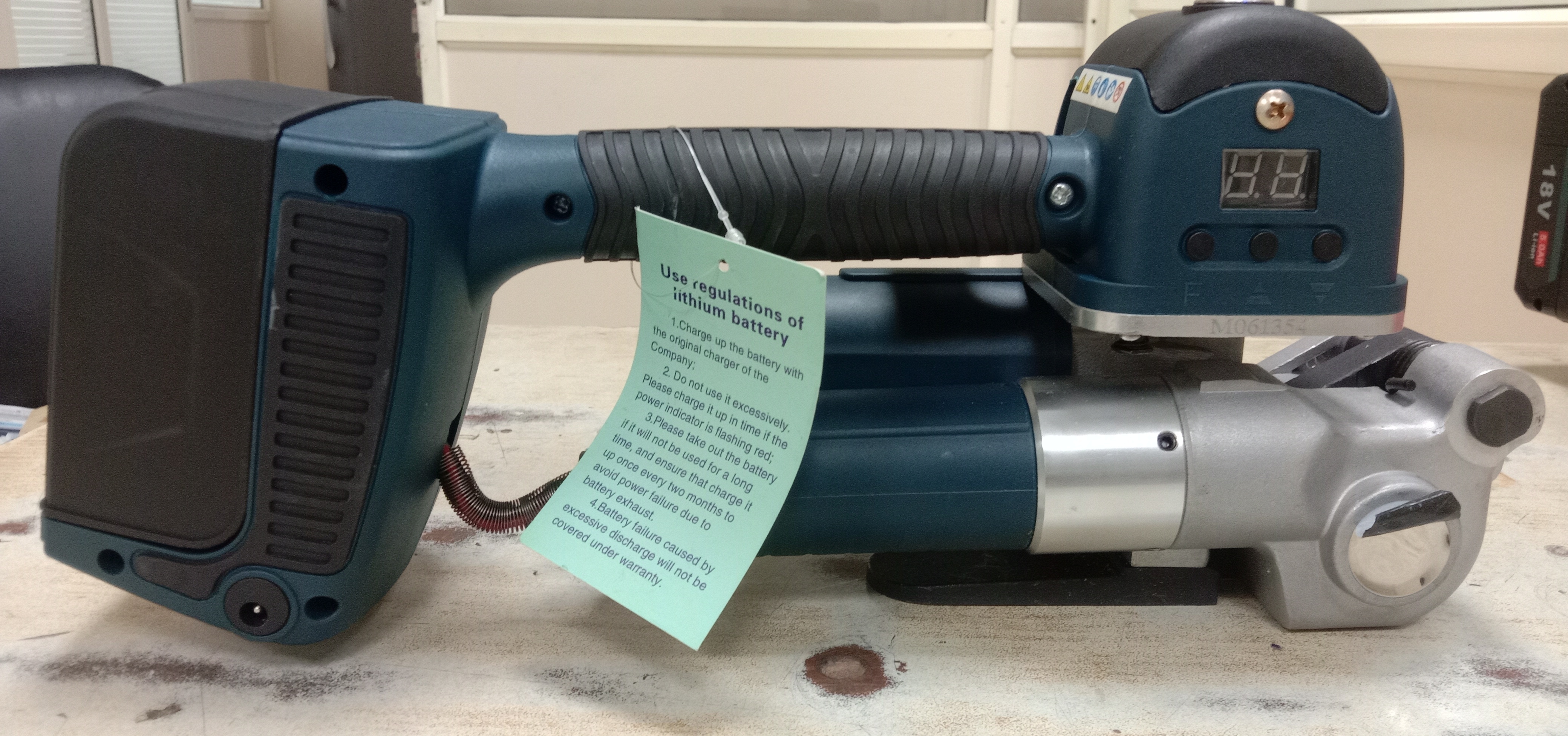 Battery Operated Strapping Machine - Automatic Grade: Semi-automatic