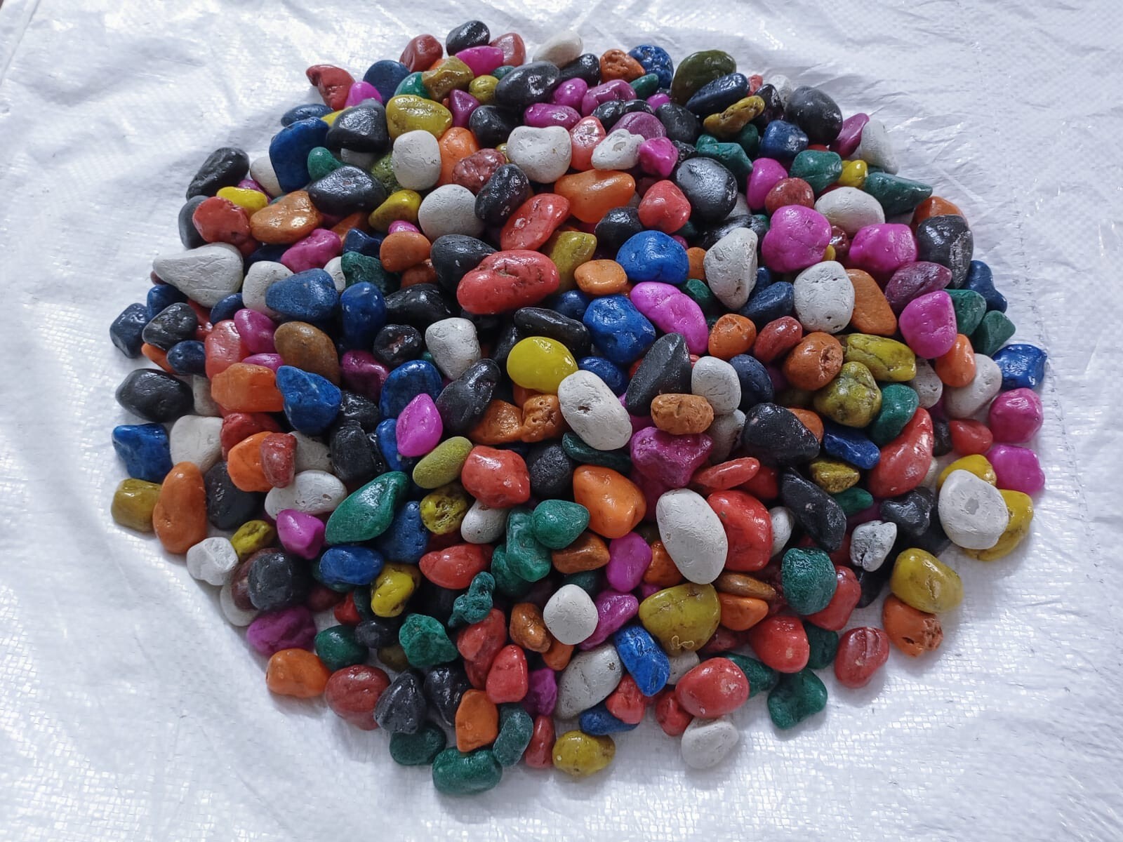 Multi Color Mix Coated Gravels Stone And Pebbles Wash Decoratiion Garden Pathway Walkway Special Atractive Low Price Pebbles Solid Surface