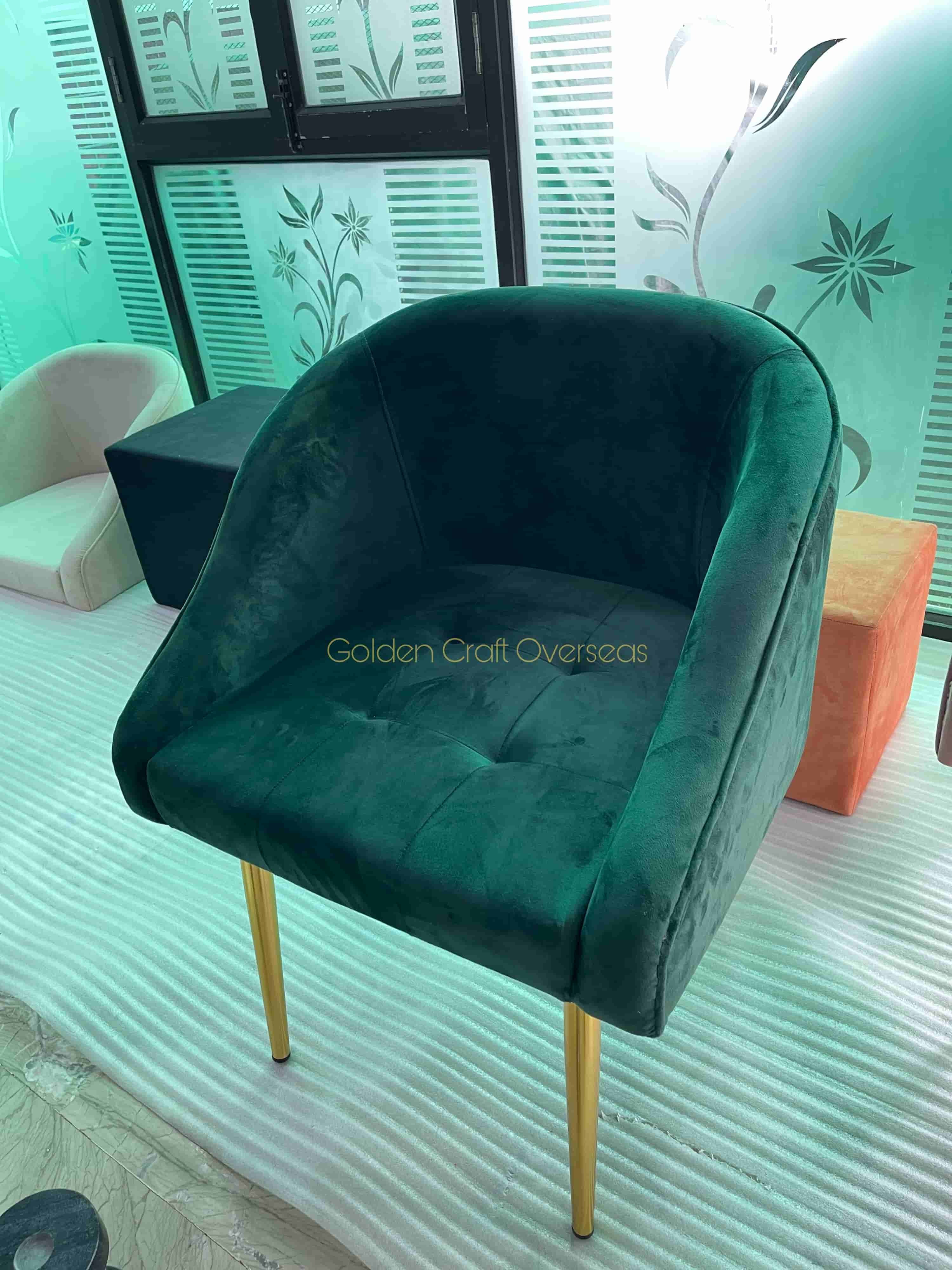 Sofa Chair Modern Trending Design For Indoor Use - Artwork: Crafted