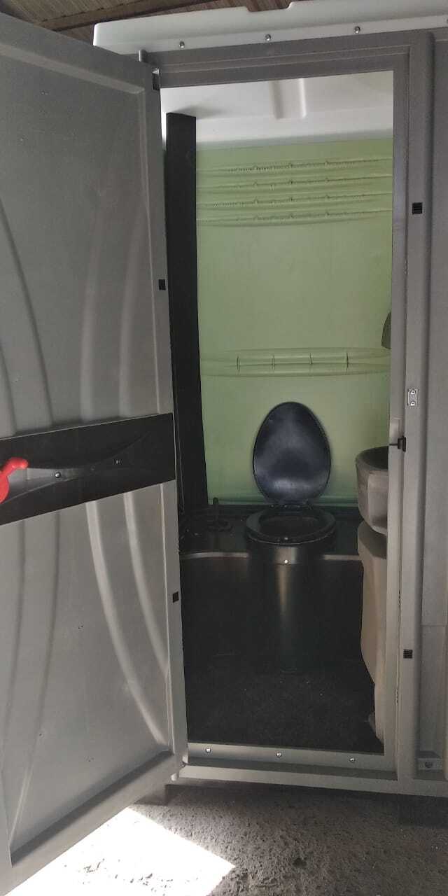 Vip Aircraft Chemical Toilet - 3.48x3.48x7.65 Feet Grey Rectangular Design With Efficient Waste Management System