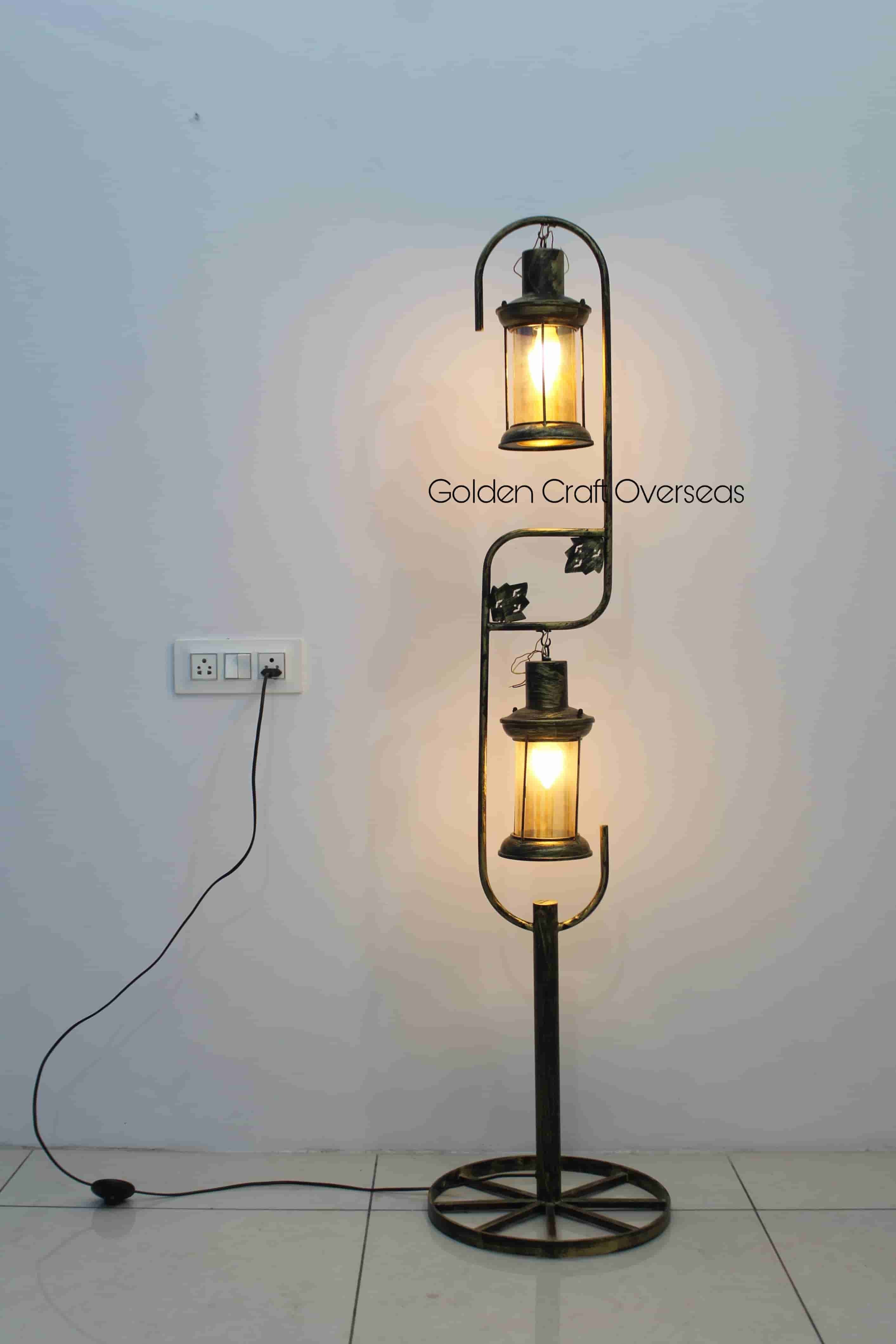 Antique Lantern Floor Lamp - Light Source: Incandescent