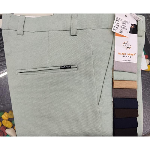 अलग-अलग उपलब्ध पुरुषों की फॉर्मल एंकल लेंथ पैंट