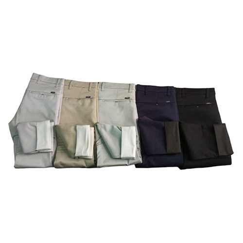 अलग-अलग उपलब्ध पुरुषों की प्लेन पैंट