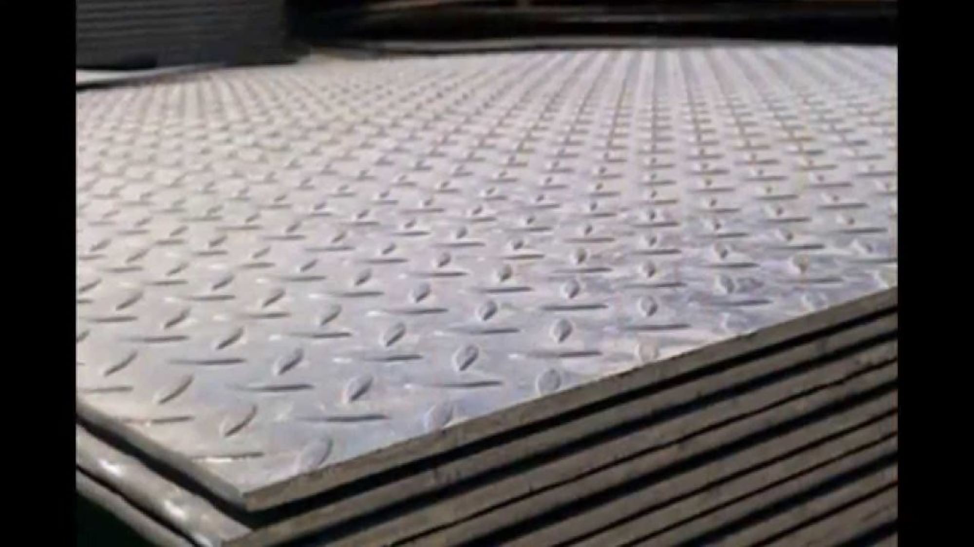 Hot Rolled Chequered Plates - Thickness Upto 10mm | Durable Surface Design, Slip-resistant Features