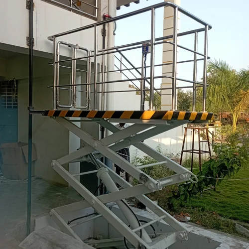 Open Type Outdoor Hydraulic Lift Load Capacity: 200-1000 Kg  Kilograms (Kg)