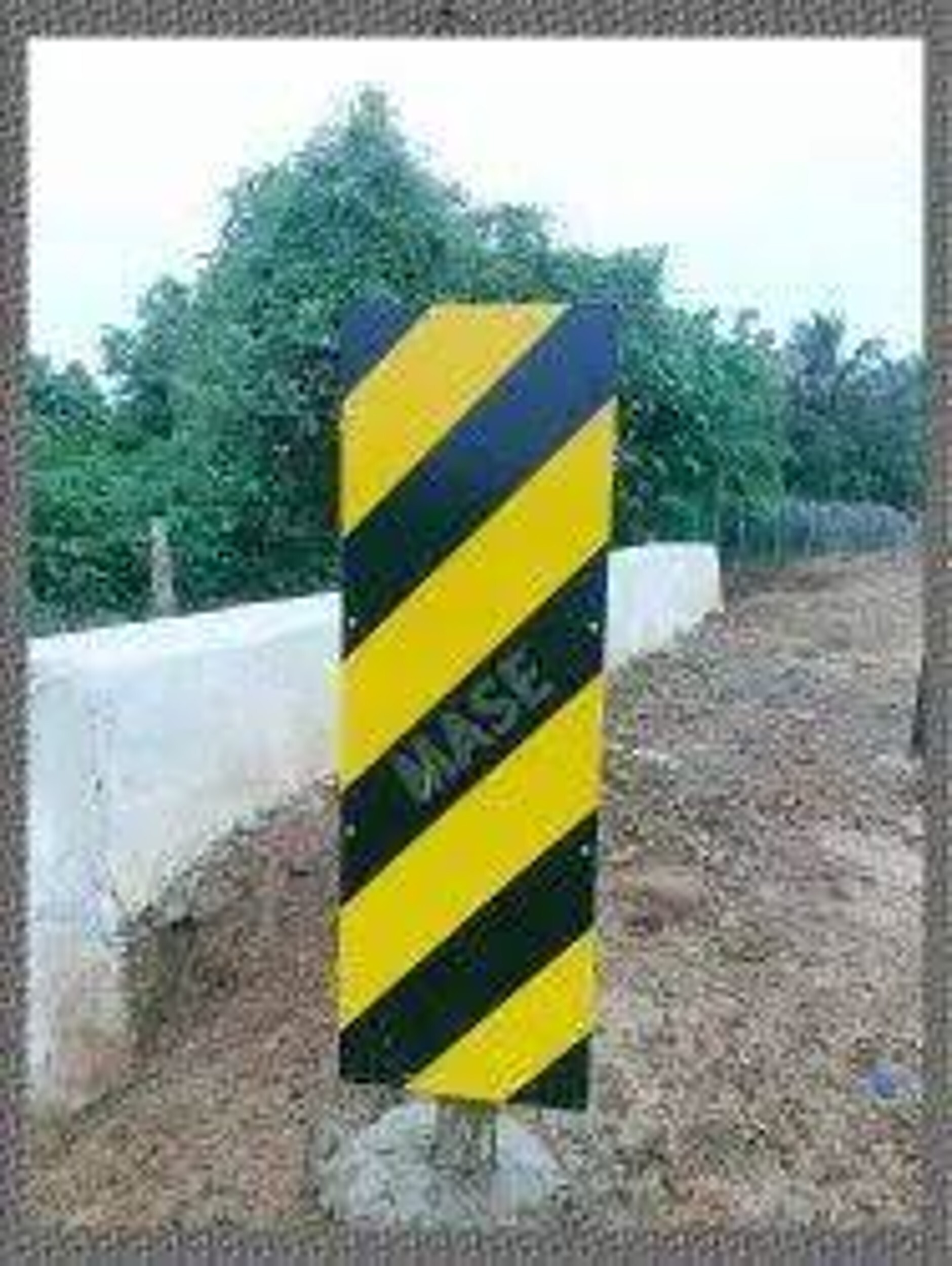 Road Reflective Marker For Sign Board Rrm-03 - Aluminium, 230 Mm Dia, White And Black, 3mm Thickness | For Railway, Outdoor, Cinema, Airports, Hotels, Restaurants