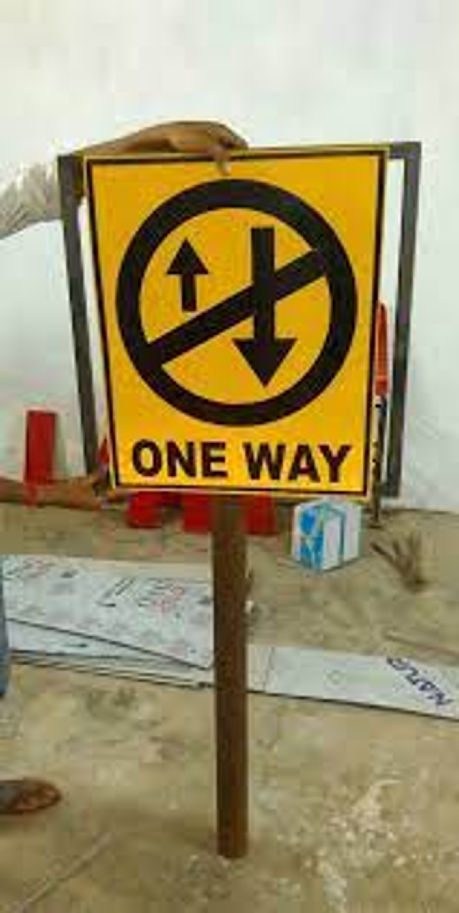 Road Reflective Marker For Sign Board Rrm-03 - Aluminium, 230 Mm Dia, White And Black, 3mm Thickness | For Railway, Outdoor, Cinema, Airports, Hotels, Restaurants