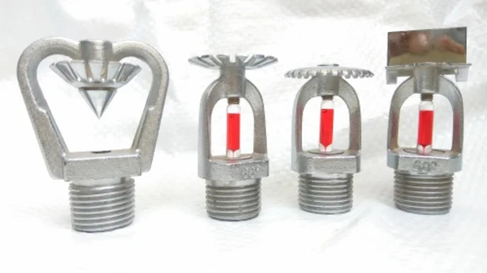 Pendent Type Sprinkler - Mild Steel, Silver Finish | Ul Listed, Fm Approved, Thermosensitive Glass Bulb, Ideal For Industrial And Commercial Use