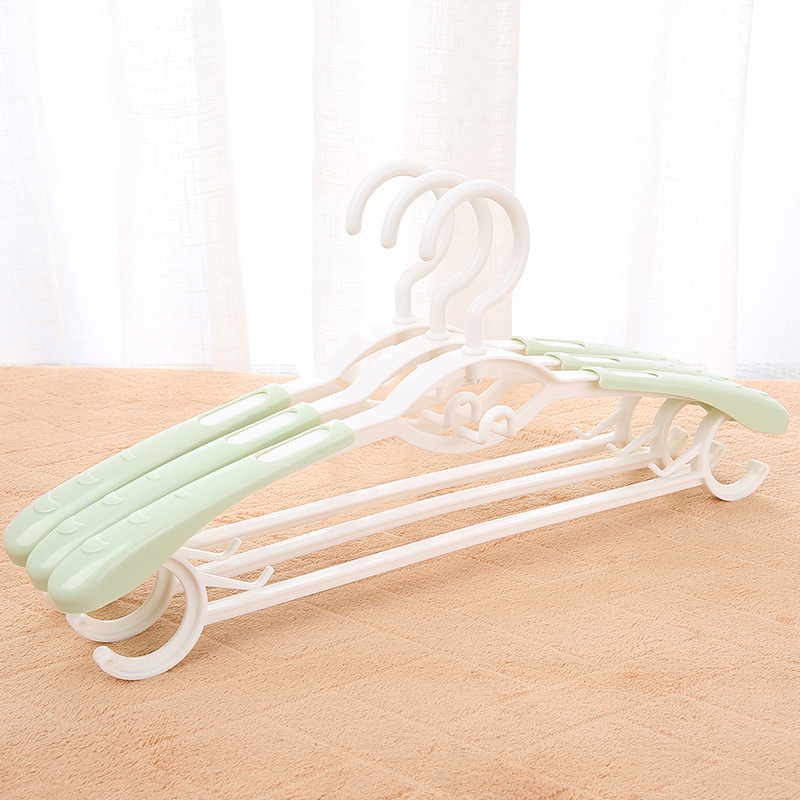 Retractable Plastic Hanger