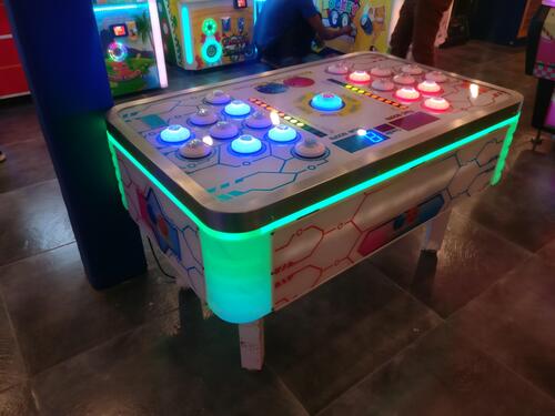 हिटिंग गेम