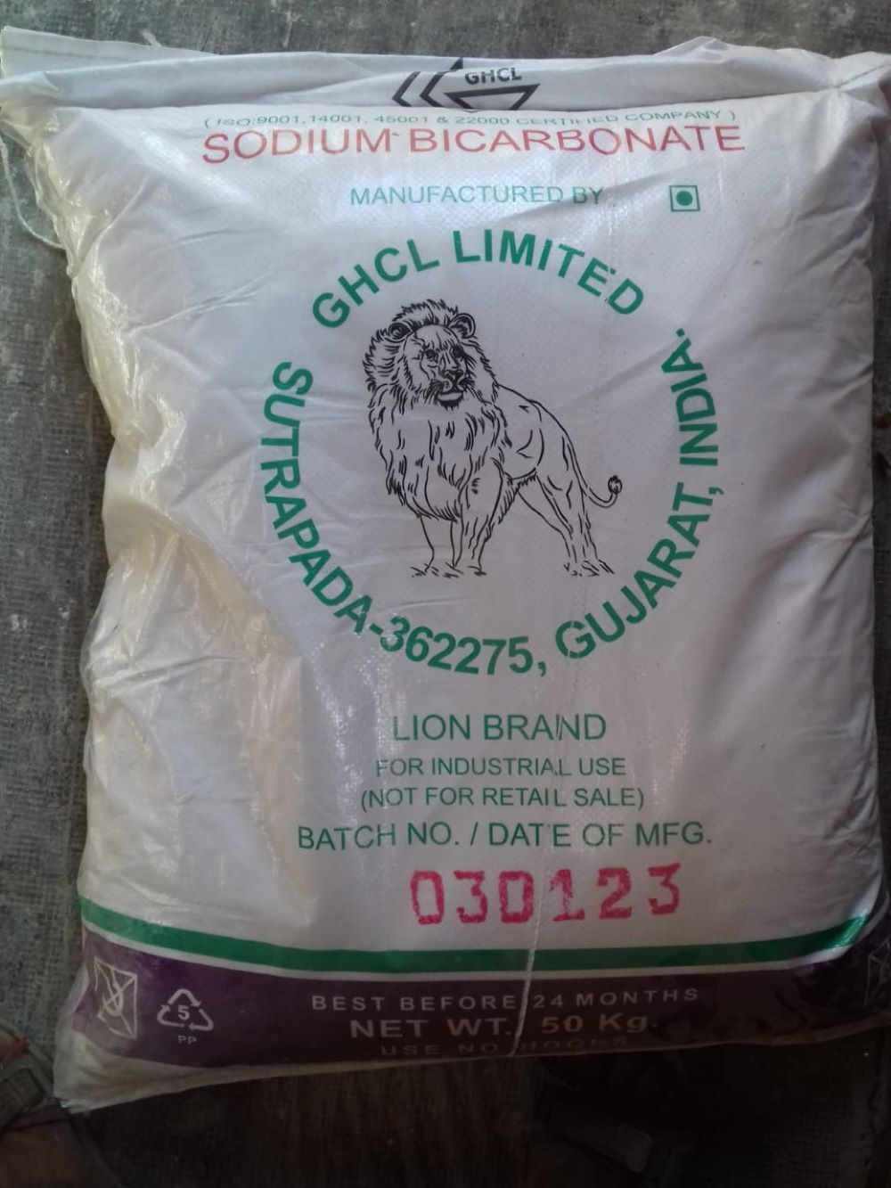 Sodium Bicarbonate - 98% Purity, 4 Lb Powder In White Bottle | Food Grade, Odorless, Ph 8.6, Solubility In Acetone And Methanol