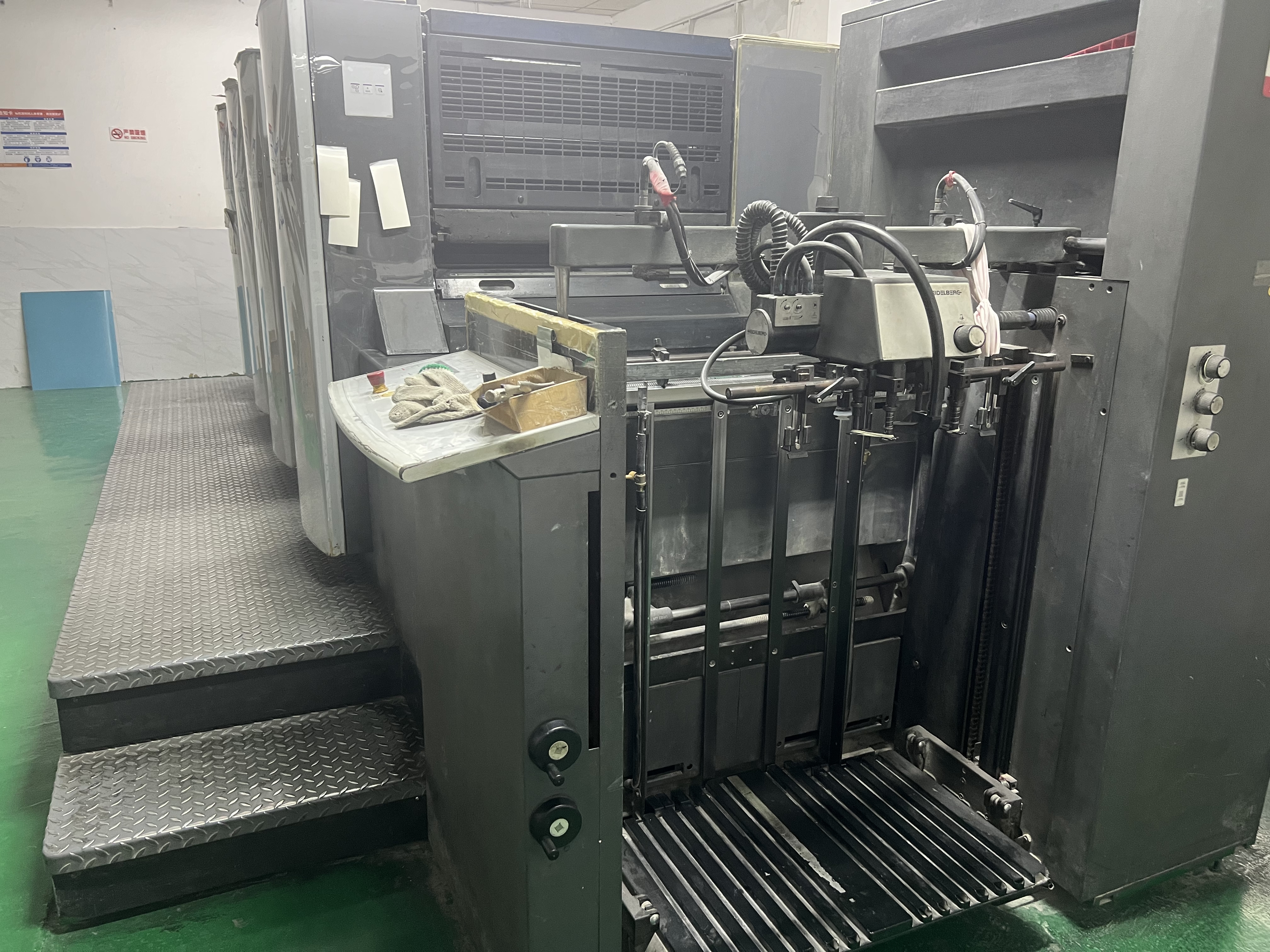 Heidelberg Sm74-4 - 2011 Model, Stainless Steel Material, 4 Colors, Semi-automatic Control, Frequency Speed Control, Quick Action Clamps, Varidamp Dampening, Powder Spray