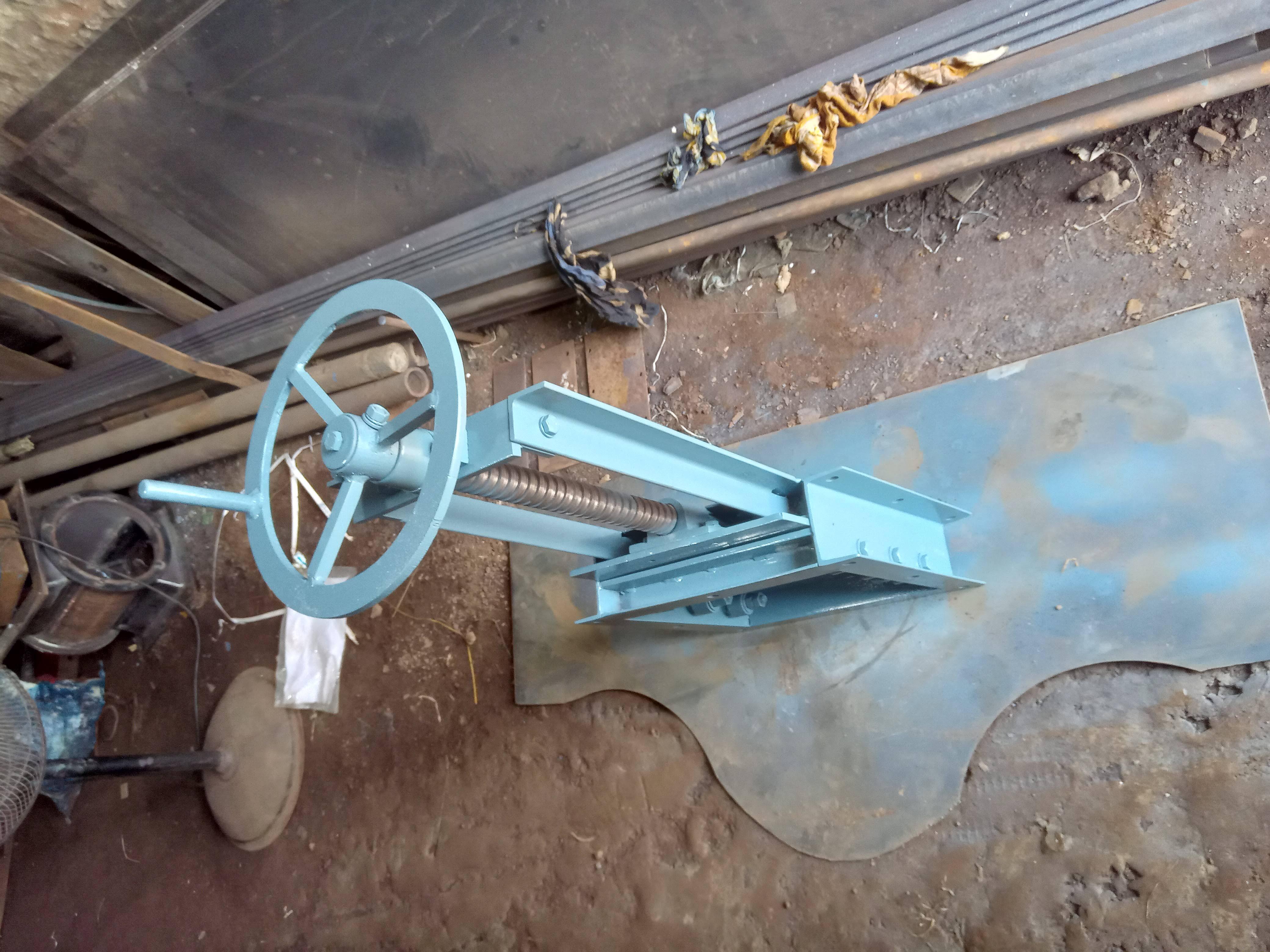 Slide Gate Valve - Mild Steel, Various Sizes Available, Smoke Grey, Polished Surface Treatment, Manual/motorized/pneumatic Operation, Efficient Flow Control For Industrial Use