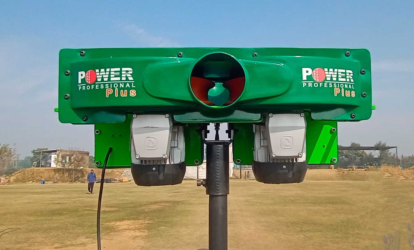 Cricket Bowling Machine-power Professional Plus - Age Group: Adults