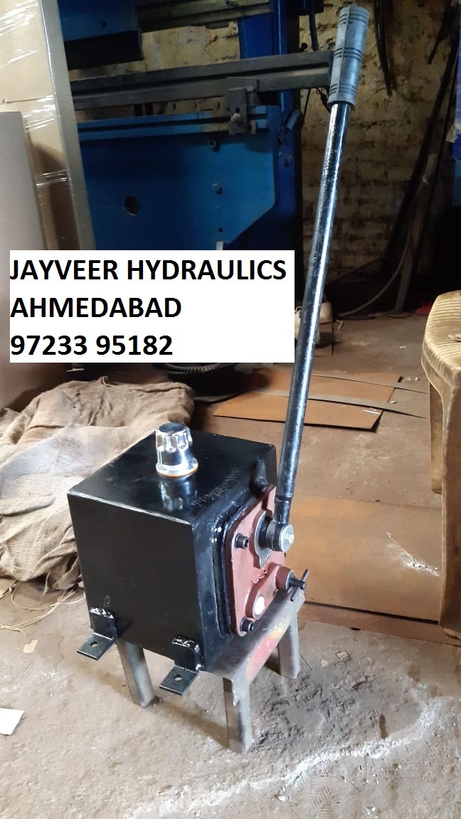 Hydraulic Single Acting Hand Pump - Body Material: Steel