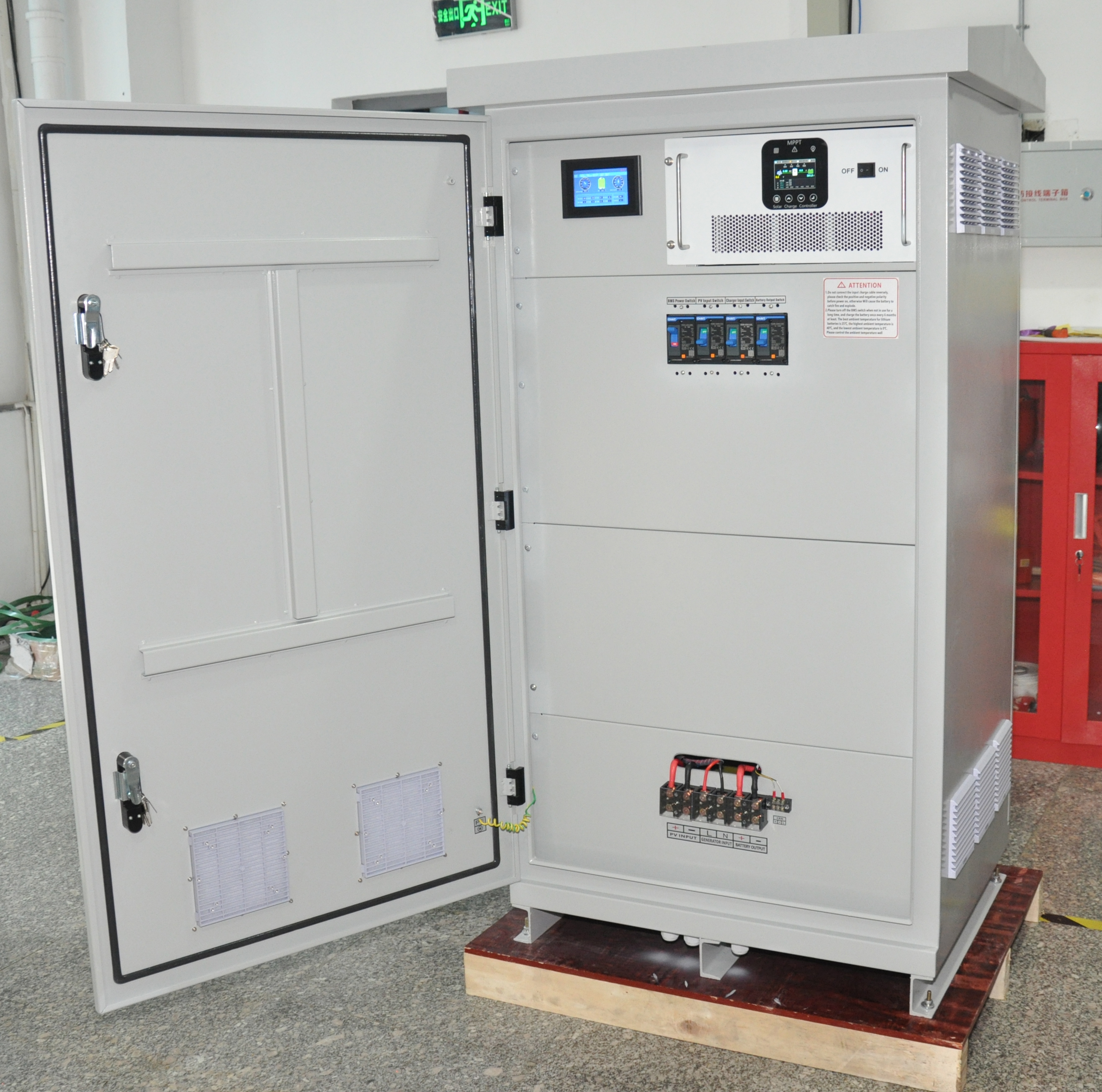 Lithium Iron Phosphate Batteries 50kwh Lithium Battery Bank Built In Solar Charge Controller