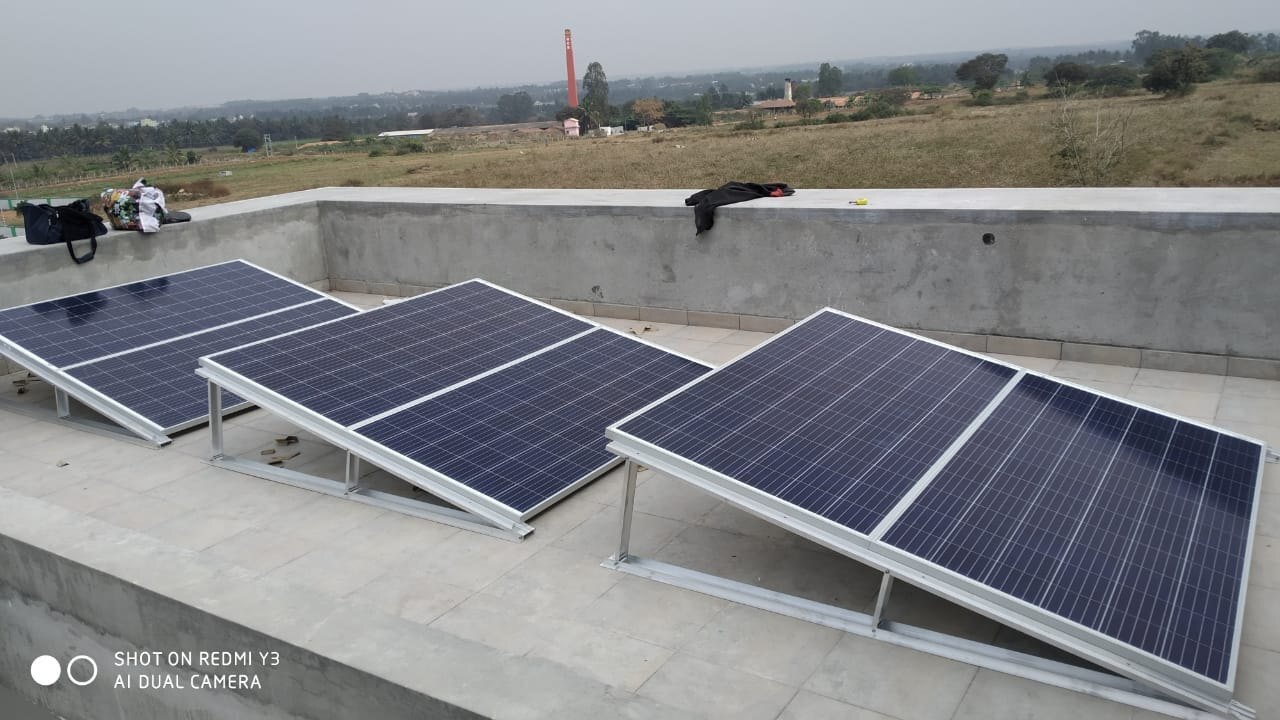 Top Off Grid Roof Top Solar Installation In Jaipur - Material: Metalic And Semicondustor