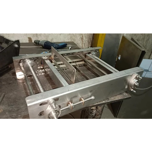 Horizontal Scrapper Type Oil Skimmer - Stainless Steel & Mild Steel, 220-415 Ac Voltage, Silver Color, Plc Control System, 1 Year Warranty, Automatic Grade