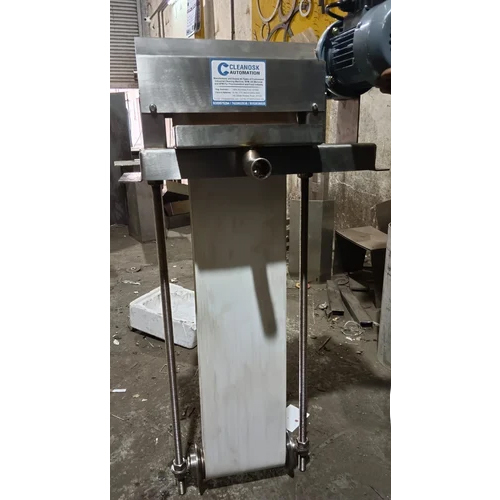 Industrial Belt Type Oil Skimmer - Stainless Steel & Mild Steel Materials Silver Color Plc Control System | Automatic Operation Adjustable Belt Speed 1-year Warranty