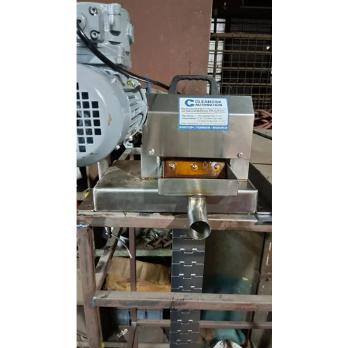 Industrial Belt Type Oil Skimmer - Stainless Steel & Mild Steel Materials Silver Color Plc Control System | Automatic Operation Adjustable Belt Speed 1-year Warranty