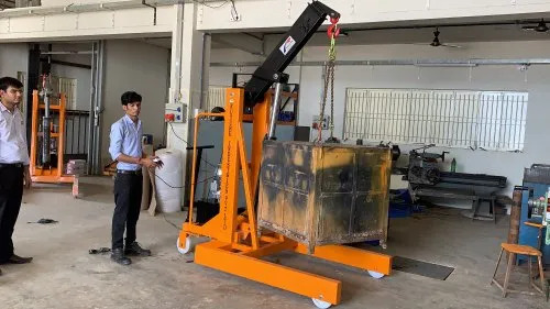 Yellow And Black 5 Ton Manual Mobile Floor Crane
