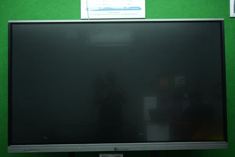 86 Inch Maxhub I 86fa Interactive Flat Panel - Color: Black