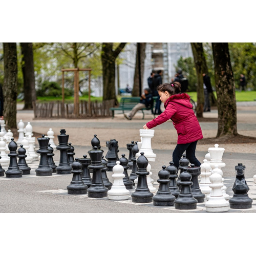 उपलब्धता के अनुसार पारंपरिक ओवरसाइज़्ड स्ट्रीट शतरंज मूर्तिकला
