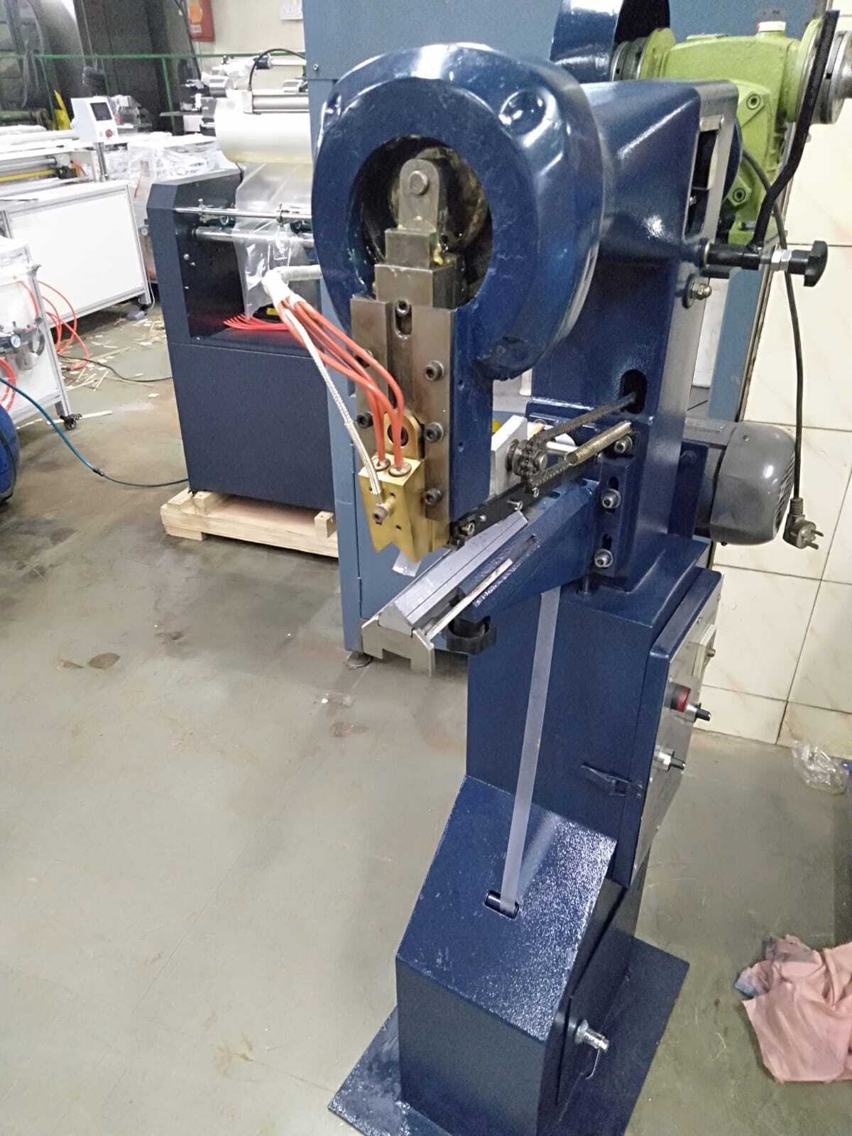 Automatic Box Tapping Machine