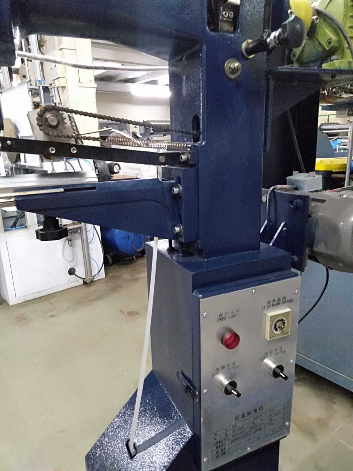 Automatic Box Tapping Machine