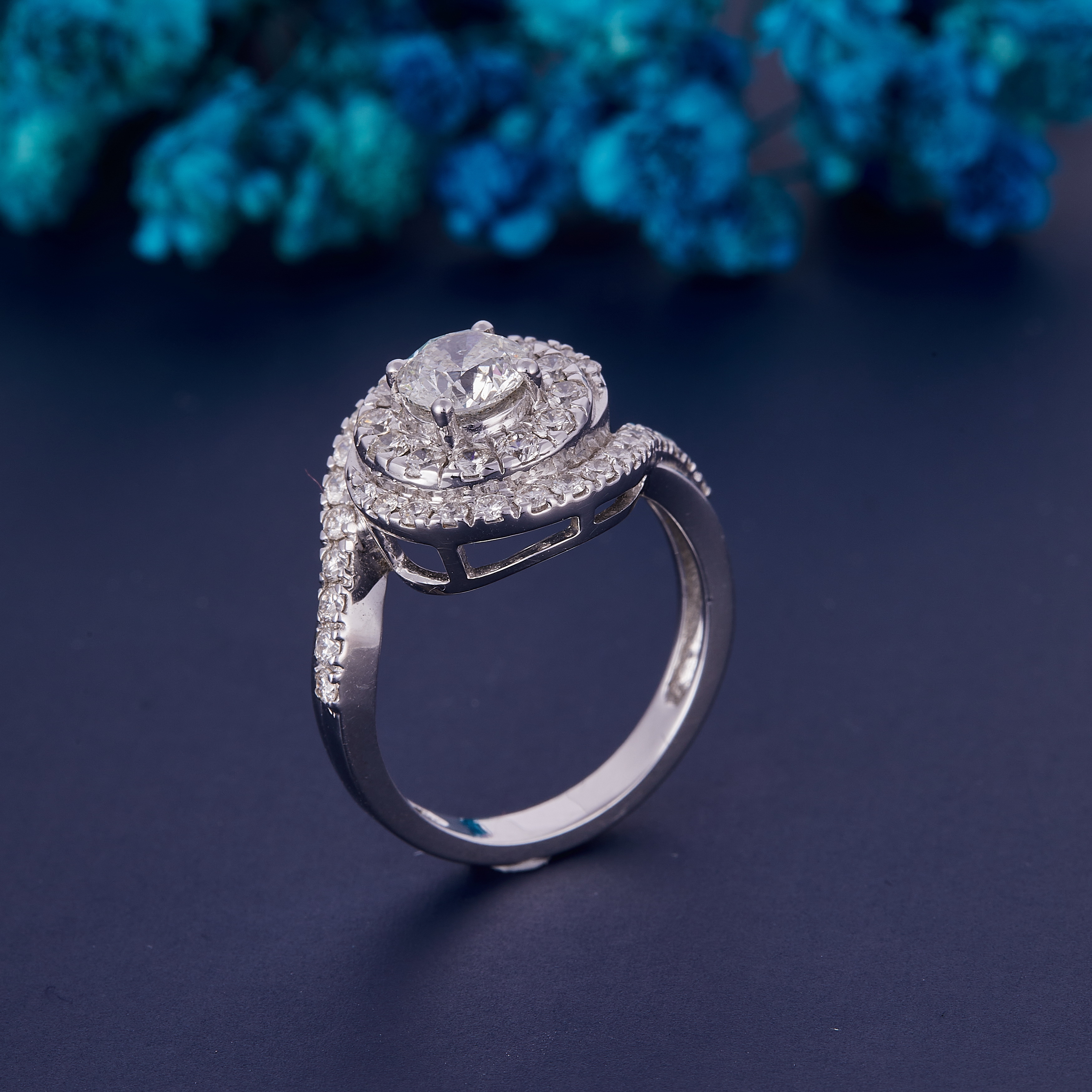 Ring 17.1 - Diamond Carat Weight: 0.70 Carat