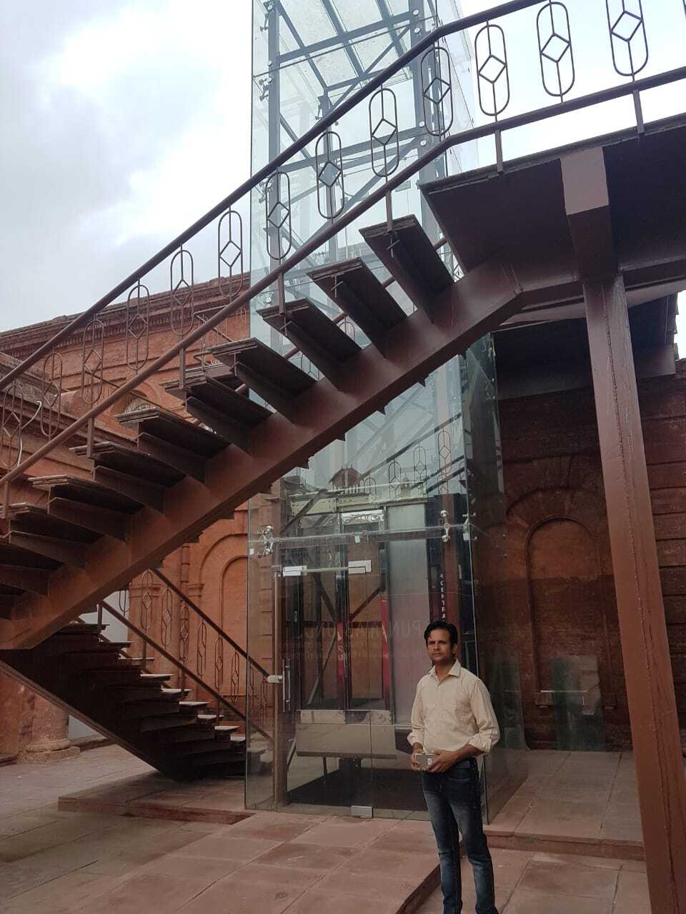 Dumbwaiter Lift - Machine Room Size: Customized As Per Order