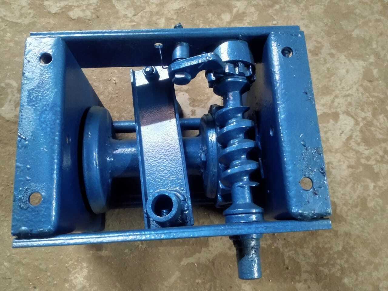 Worm Gear Winch Machine - Power Source: Hand