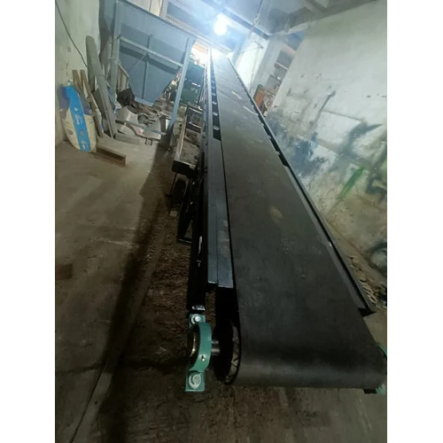 Green And Black Inclined Belt Conveyor