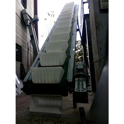 Vertical Bucket Conveyor Load Capacity: 1 To 3 Tonne