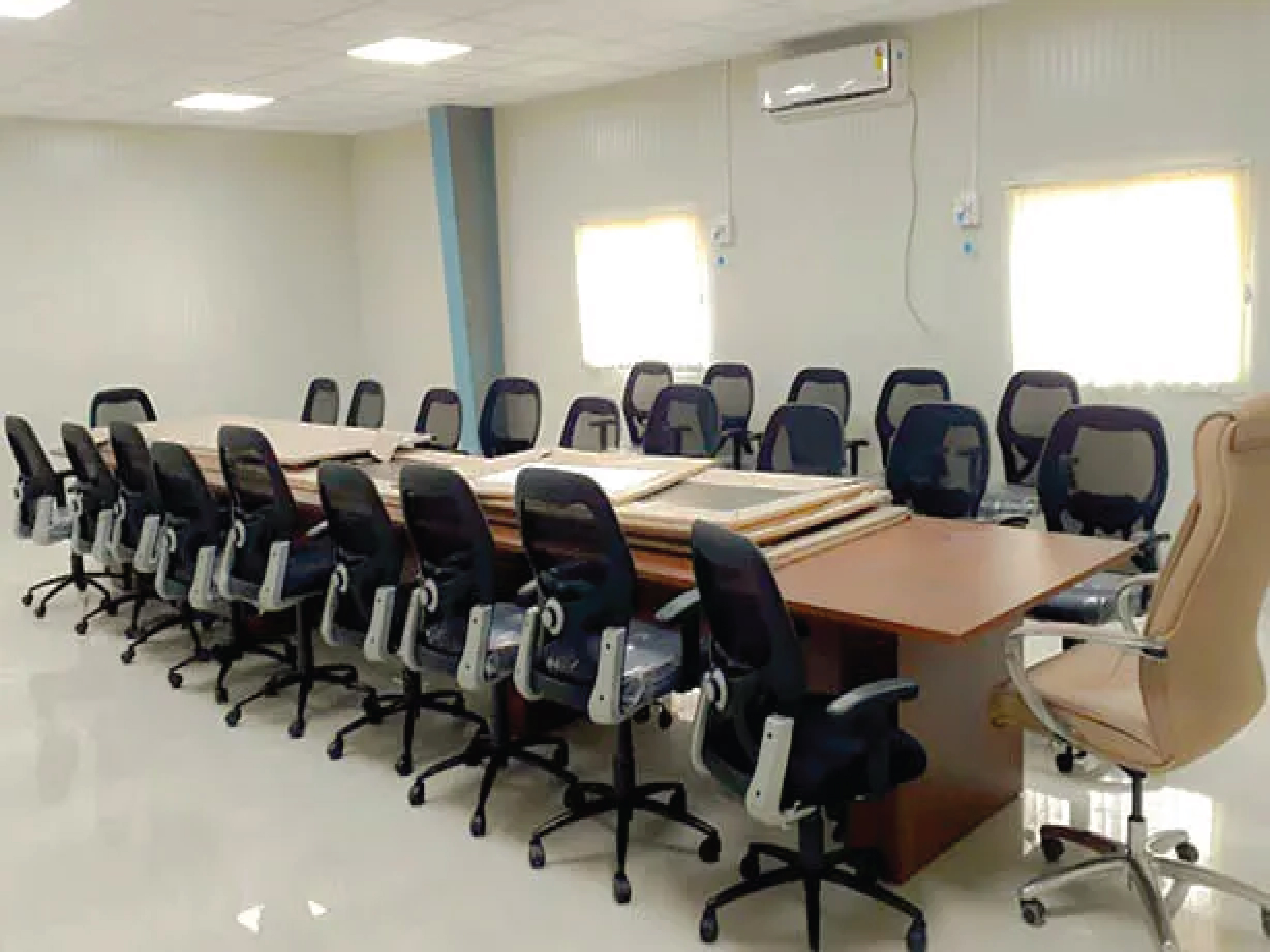 Conference Room Portable Container Capacity: 2000 Kg/hr