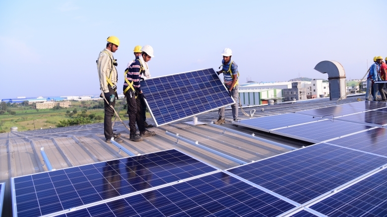 Solar Pv Power Plant System - Metallic And Semiconductor Materials | 650v Max System Voltage, 10kw Power, 10-year Warranty, Intelligent Inverter With Mppt Technology