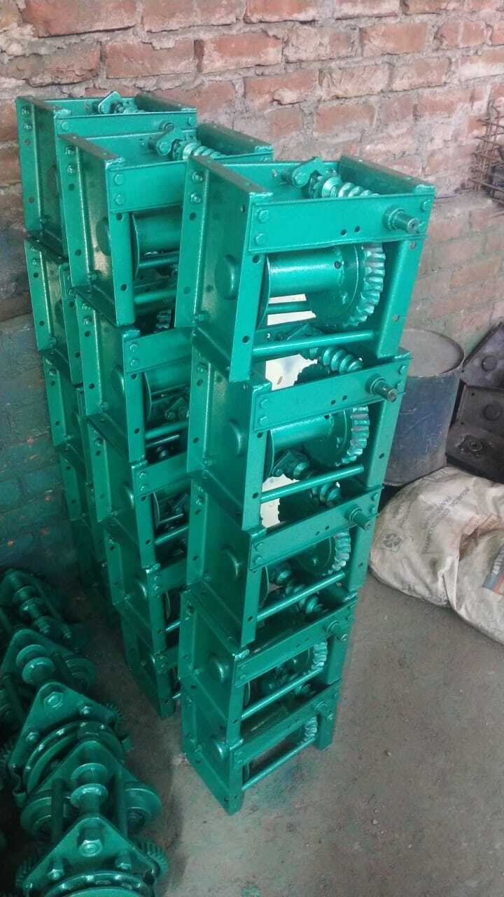 Worm Gear Winch Machine - Power Source: Hand