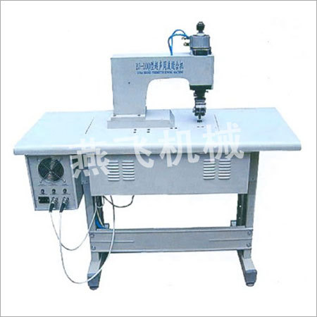 गैर-बुना हुआ अल्ट्रासोनिक लेस सिलाई मशीन